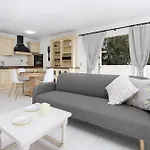 Daire Home2book Stylish Coastal Apartment, *