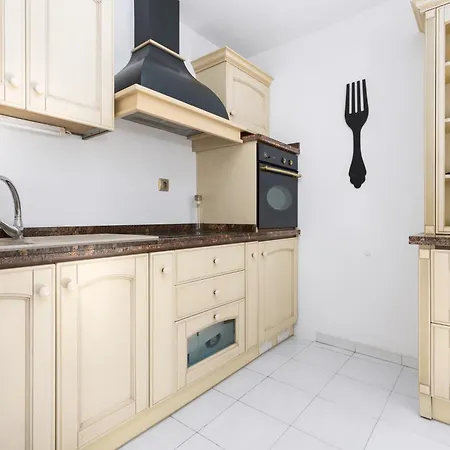 Home2book Stylish Coastal Apartment, 코라레호