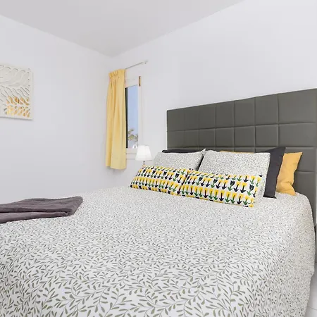 Home2book Stylish Coastal Apartment, 코라레호